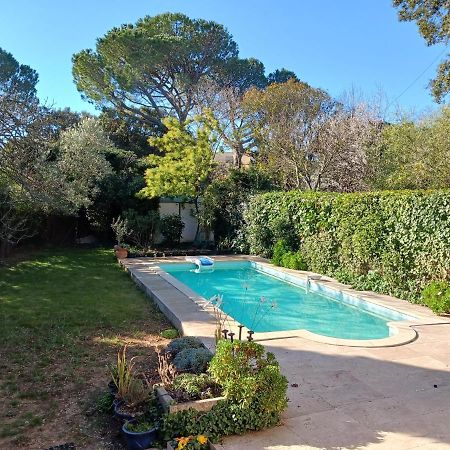 Studio Charmant Et Calme Villeneuve Les Avignon Entree Et Cour Independantes Climatisation Piscine Parking Екстер'єр фото