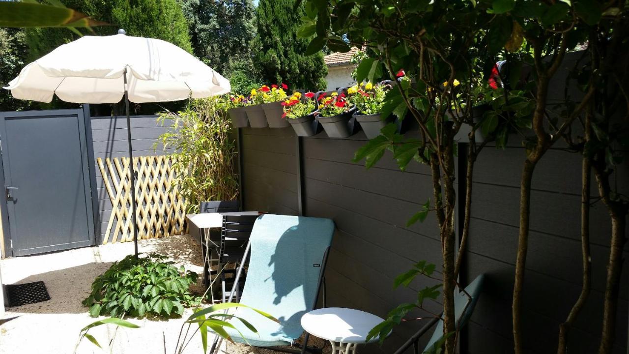 Studio Charmant Et Calme Villeneuve Les Avignon Entree Et Cour Independantes Climatisation Piscine Parking Екстер'єр фото