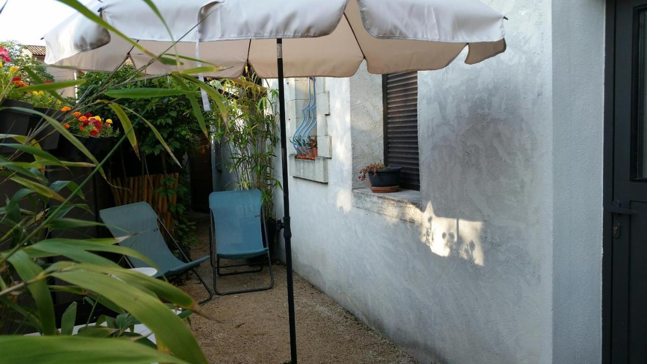 Studio Charmant Et Calme Villeneuve Les Avignon Entree Et Cour Independantes Climatisation Piscine Parking Екстер'єр фото