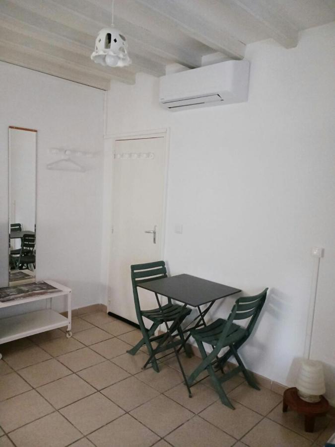 Studio Charmant Et Calme Villeneuve Les Avignon Entree Et Cour Independantes Climatisation Piscine Parking Екстер'єр фото